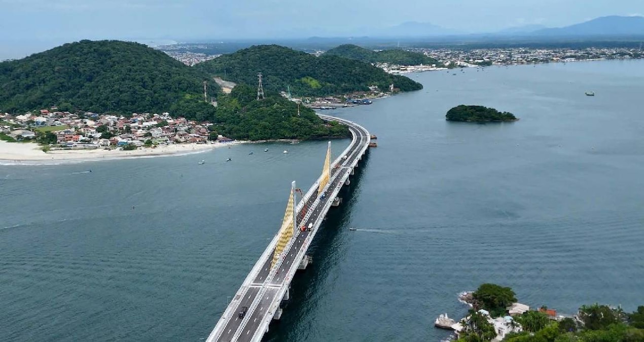 30 dakikalık yol 1 dakikaya düştü: 80 milyon dolarlık köprü açıldı