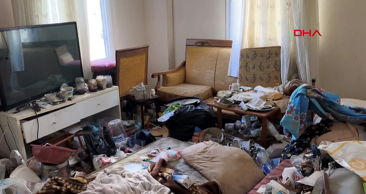 Kötü kokunun nedeni ortaya çıktı: Evden 5 kamyon çöp çıkarıldı
