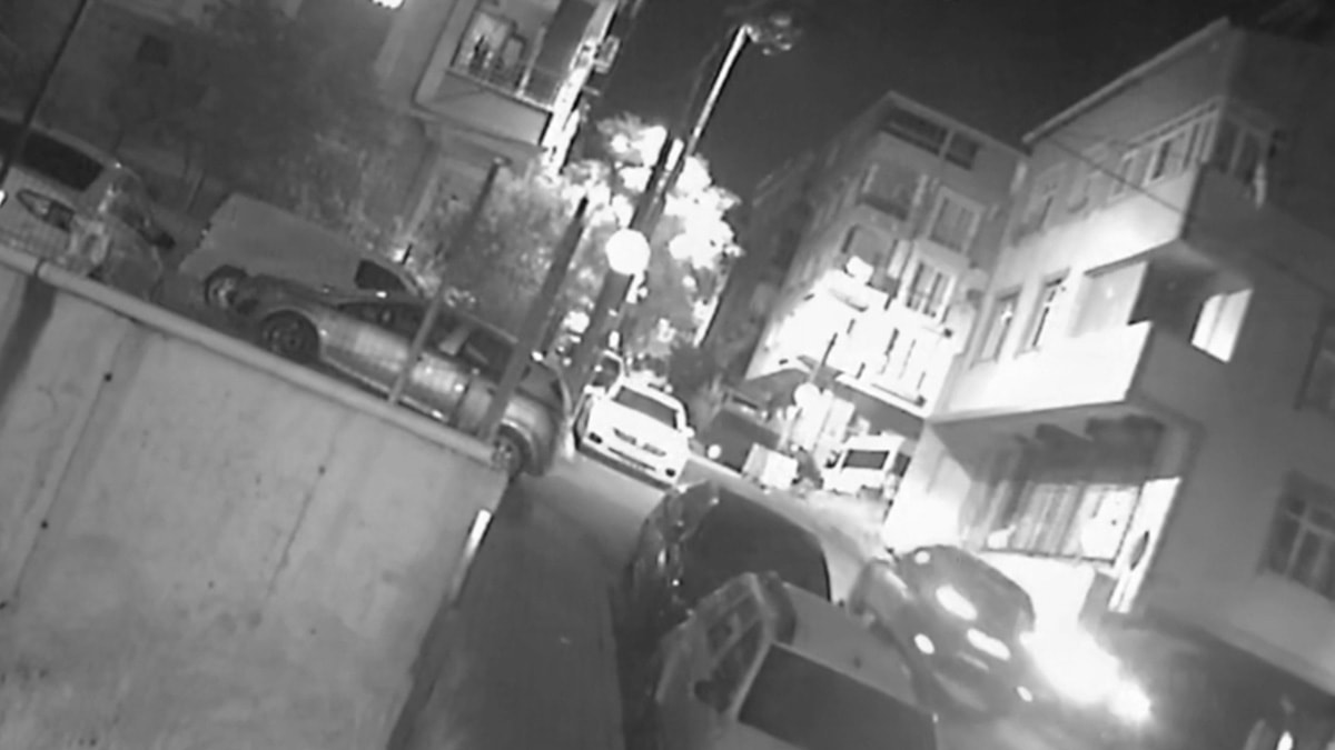 Küçükçekmece'de seyir halindeki otomobilden rastgele ateş açan 3 kişi tutuklandı