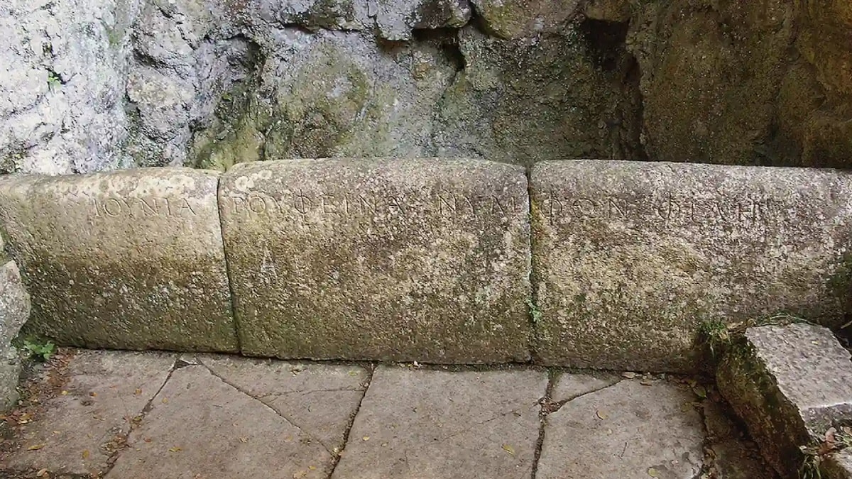 2 bin yıllık kuyudaki gizemli isim, iki ülkeye uzanan bir sır saklıyor