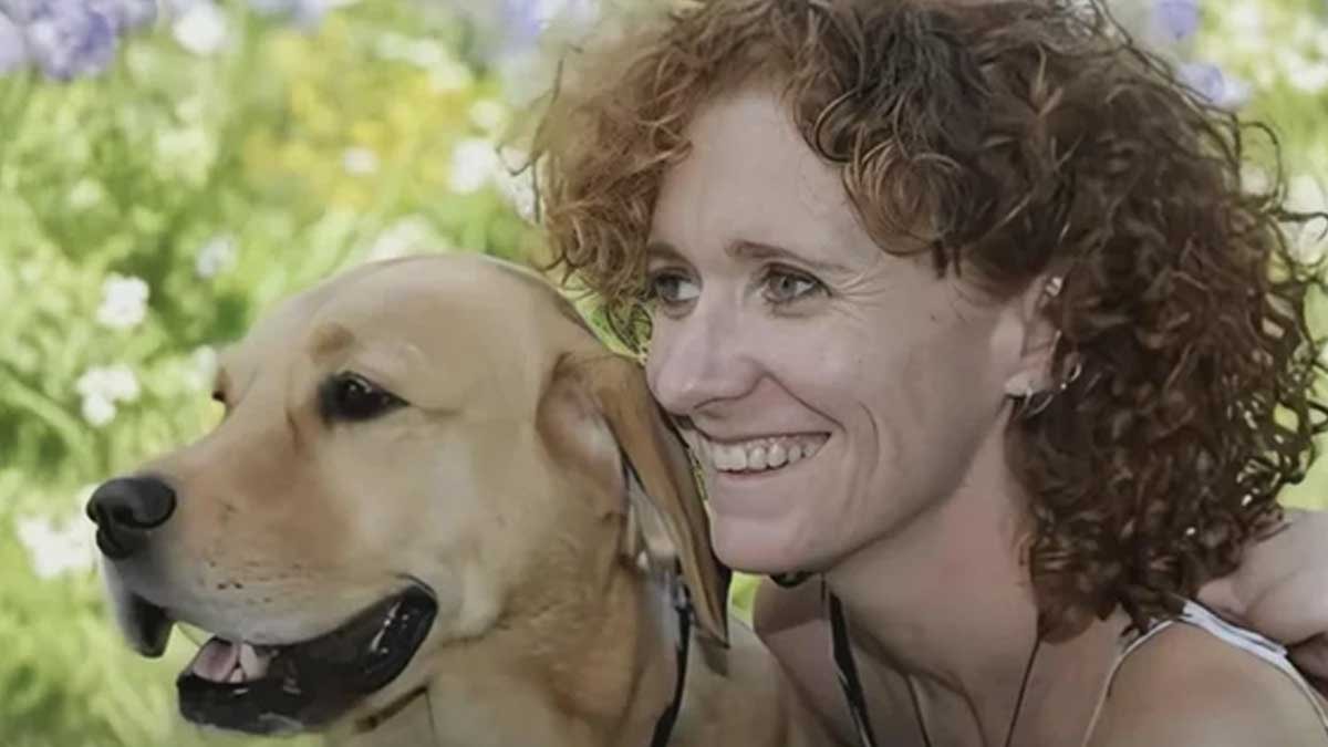 Köpeğini öperken kafasını vurdu, 24 yıllık körlüğü 1 gecede bitti