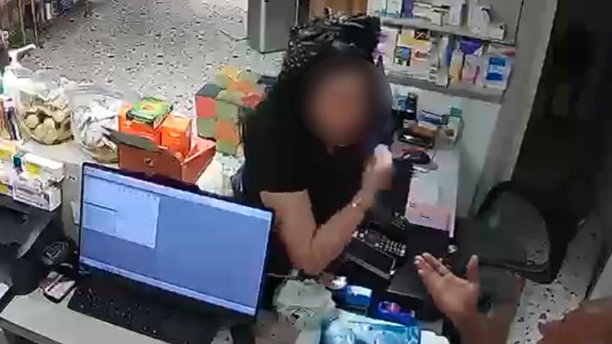 Eczacıyı darbedip ilaçları da alarak kaçan kadın tutuklandı