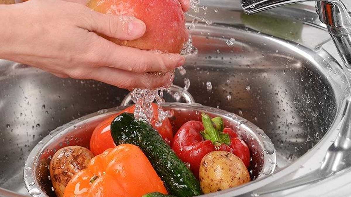 İşte insanların sebze yıkarken yaptığı tek hata
