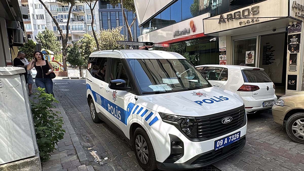 Muhtar masaj salonunun tuvaletinde ölü bulundu