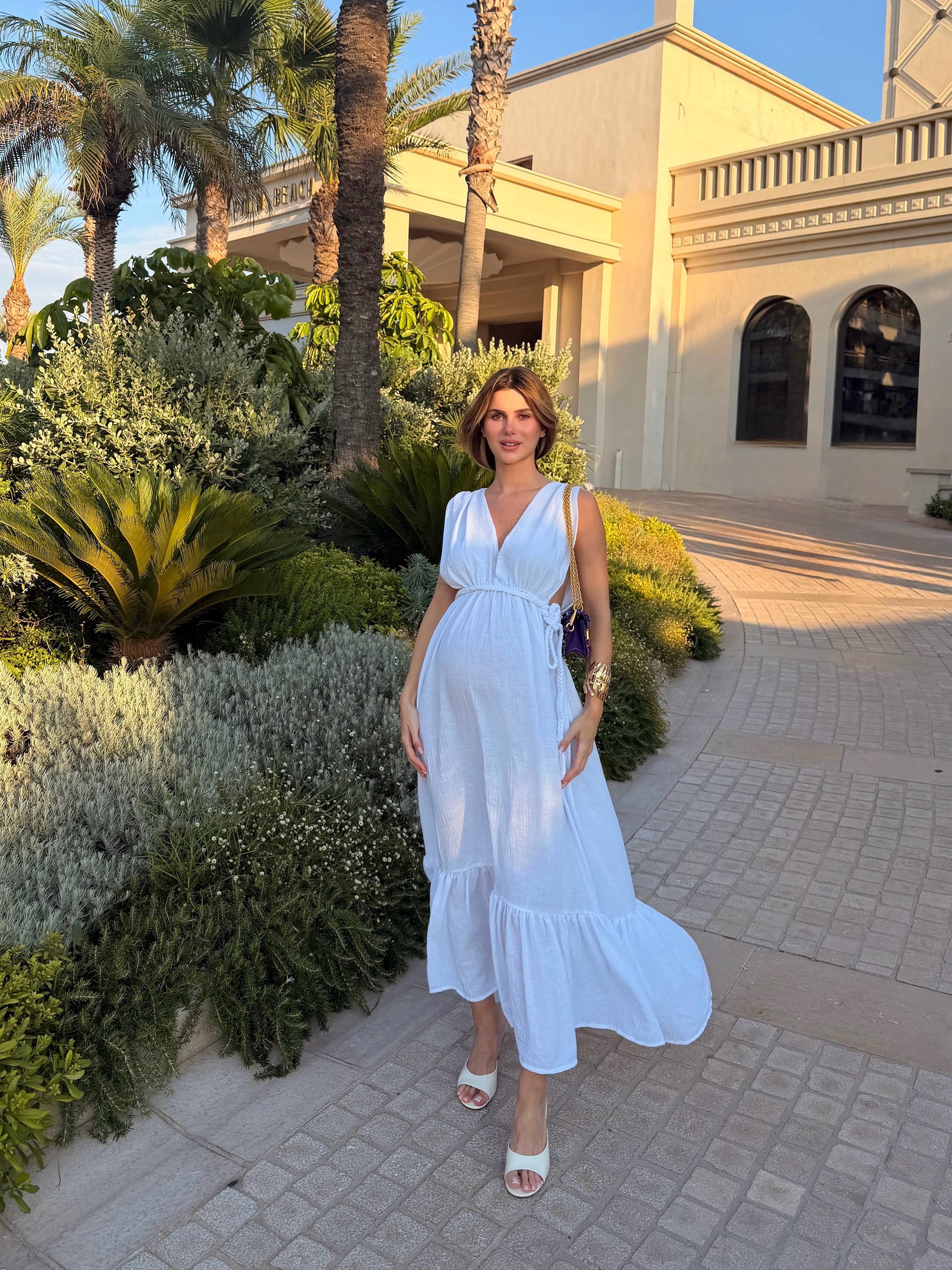 NAZLI SABANCI'DAN YENİ HAMİLELİK POZLARI