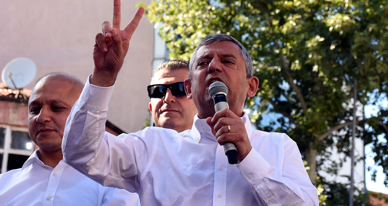 Yeni parti öncesi Özgür Özel'in masasındaki iki farklı senaryo