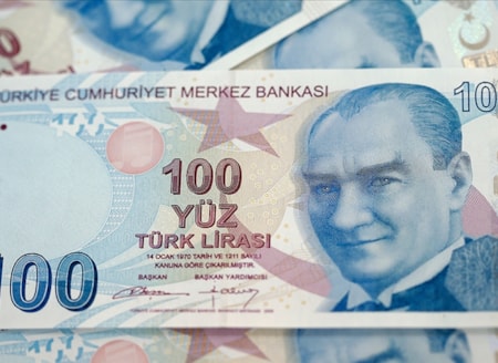 Şehit aileleri ve gazi aylıklarına zam düzenlemesiTBMM'ye sunulan yeni kanun teklifiyle şehit aileleri ve gazilerin aylıkları baştan aşağı değişiyor. En yüksek gazi aylığı 86 bin liraya kadar çıkarken şehit anne ve babalarına da asgari ücret güvencesi sağlanıyor.