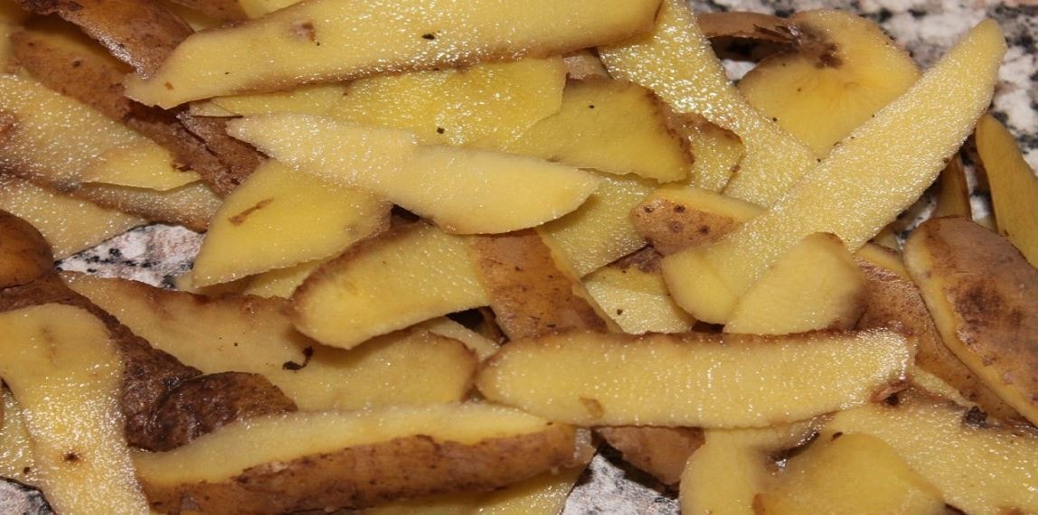 Patates kabuklarını çöpe atan çok üzülecek: O sorunu saniyeler içinde çözüyor