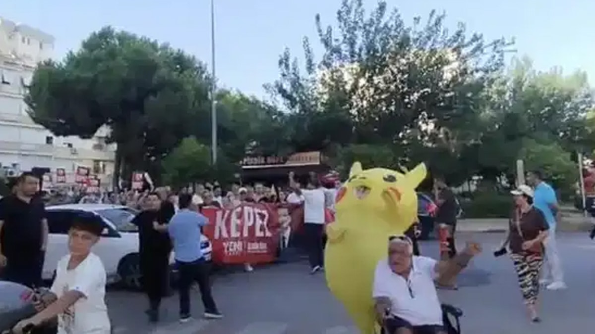 CHP Antalya’da istifa depremi: Pikachu da aralarındaydı
