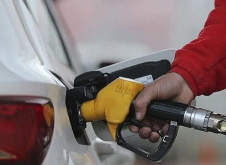 Motorine indirim geliyorAkaryakıt sektörü temsilcileri, gece yarısından itibaren uygulanması beklenen motorin indirimine ilişkin açıklama yaparak ÖTV kesintisi sonrası net indirimin 1,34 TL olarak gerçekleştiğini bildirdi.