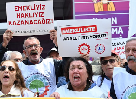 Adli tatil kayyumu kurtardı emekliyi yaktıAYM, 1 milyon imzaya rağmen emeklinin seyyanen zam dosyasının incelemesini adli tatil sonrasına bıraktı İktidardan 573 bin lira alacaklı emekli “Gerekirse AİHM’e gideriz” dedi.
