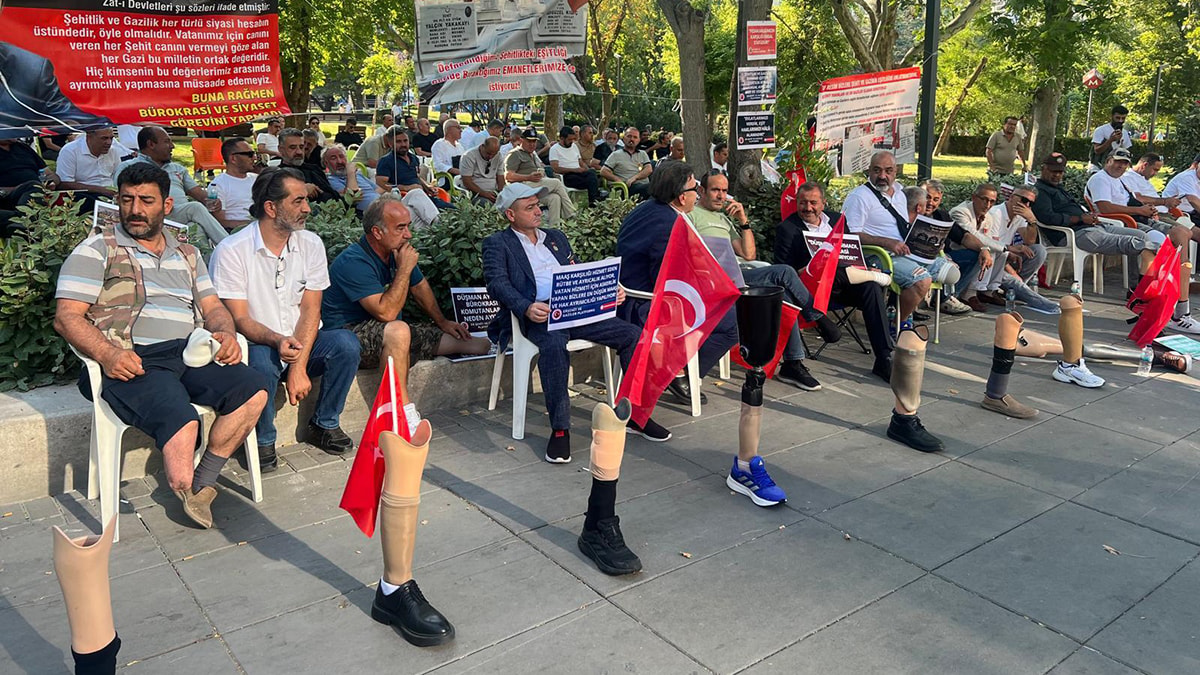 Vatan kahramanlarını ne hale düşürdüler