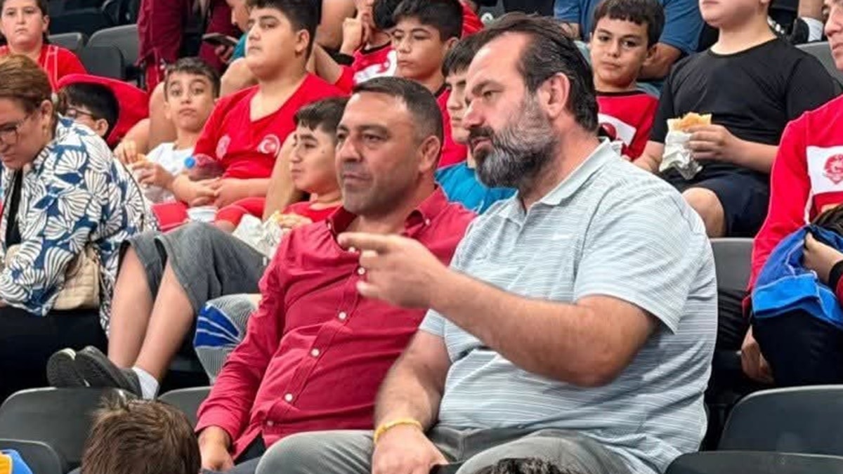 Bakan vekili oğlu yenilince piste indi, hakeme küfretti