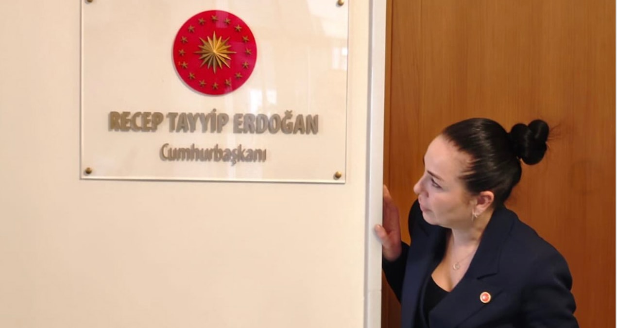 Kılıçdaroğlu’nu konuk eden esnafın ‘makam kapısı’ pozu