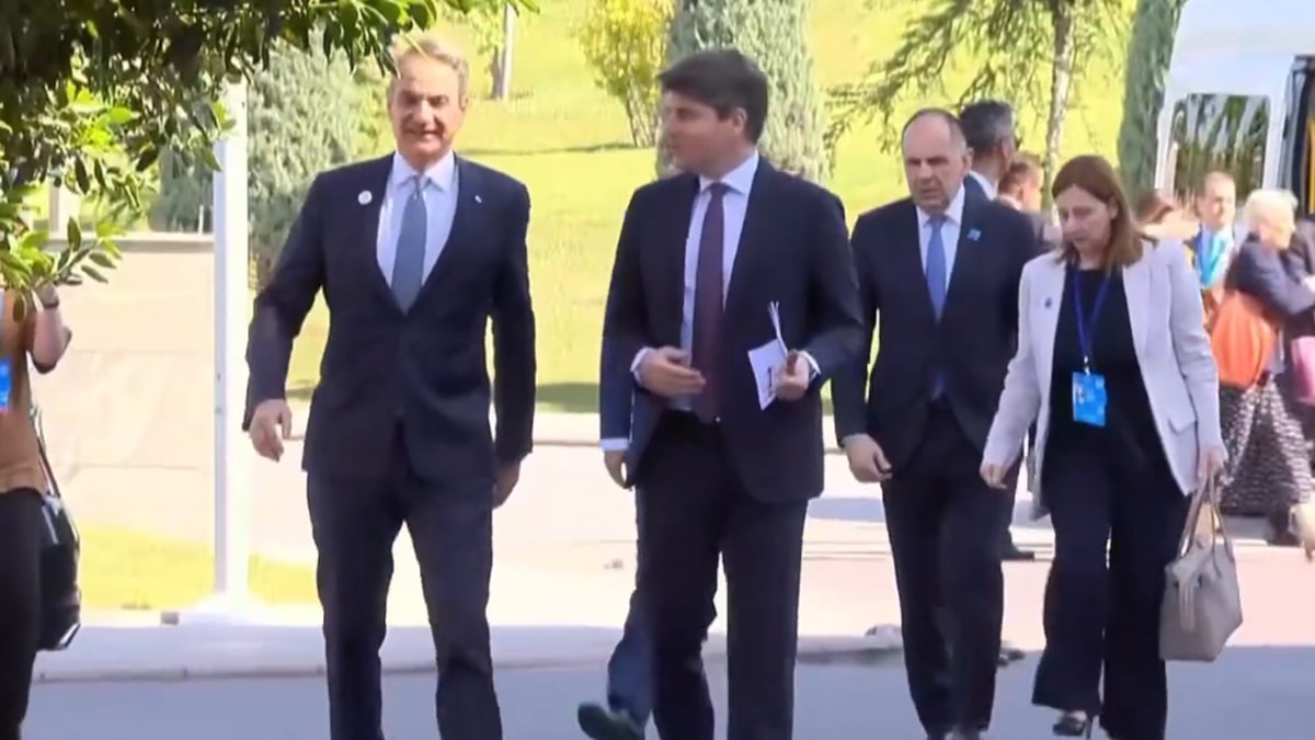 Haddini aşan Miçotakis Türkiye’ye sığındığı günleri unutmuşa benziyor