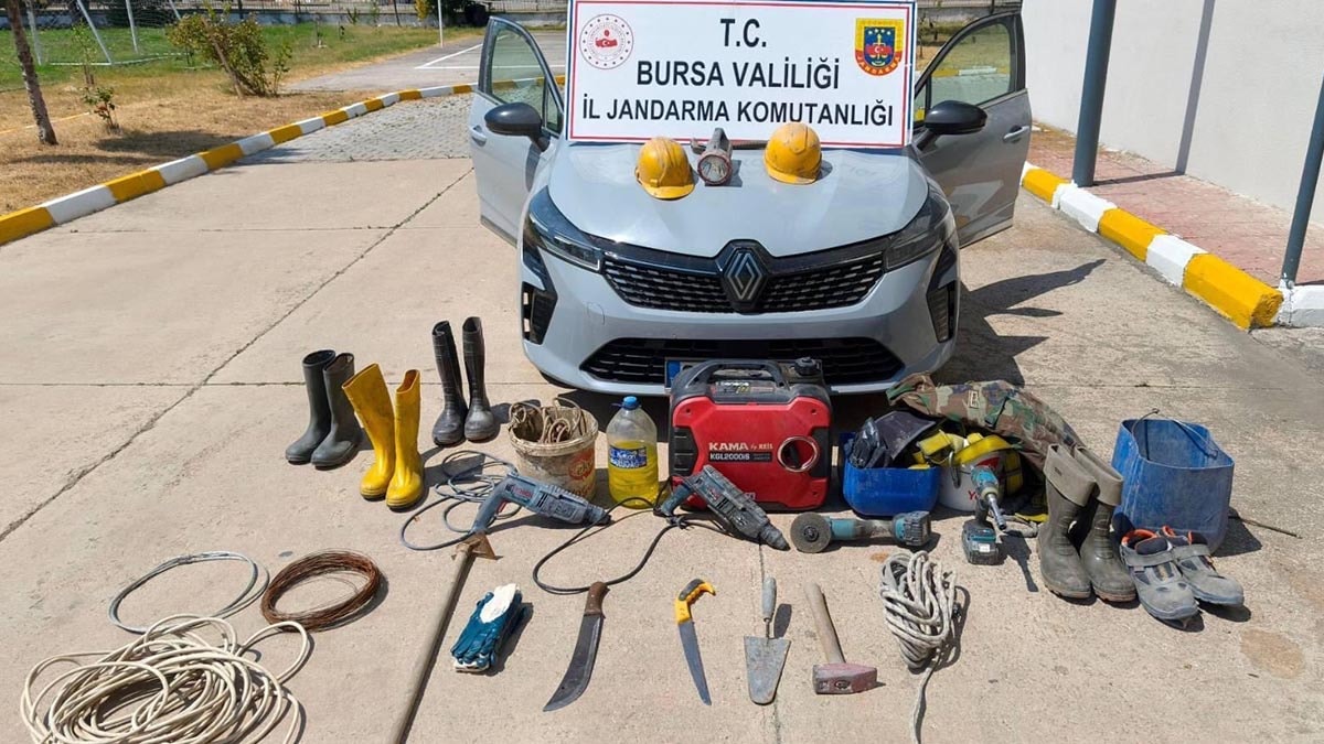 Bursa'da 35 metrelik tünelde kaçak kazı yapan 5 şüpheli yakalandı