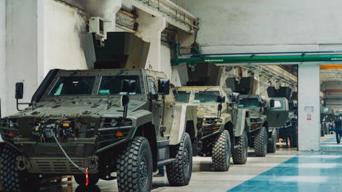 Türk zırhı Avrupa’nın göbeğini koruyacakTamamıyla Romanya'da üretilen Türk savunma sanayisi ürünü COBRA II 4x4 taktik tekerlekli zırhlı araçlarının Romanya Silahlı Kuvvetleri'ne teslimatı başladı.