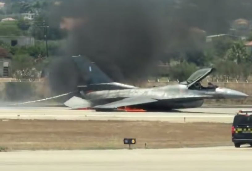 Yunan F-16'sı havada yanmaya başladı: Pilot acil iniş yaptı