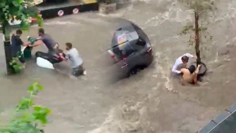Meteoroloji tarih verdi! İstanbul'u yeniden 'süper hücre' vuracak!