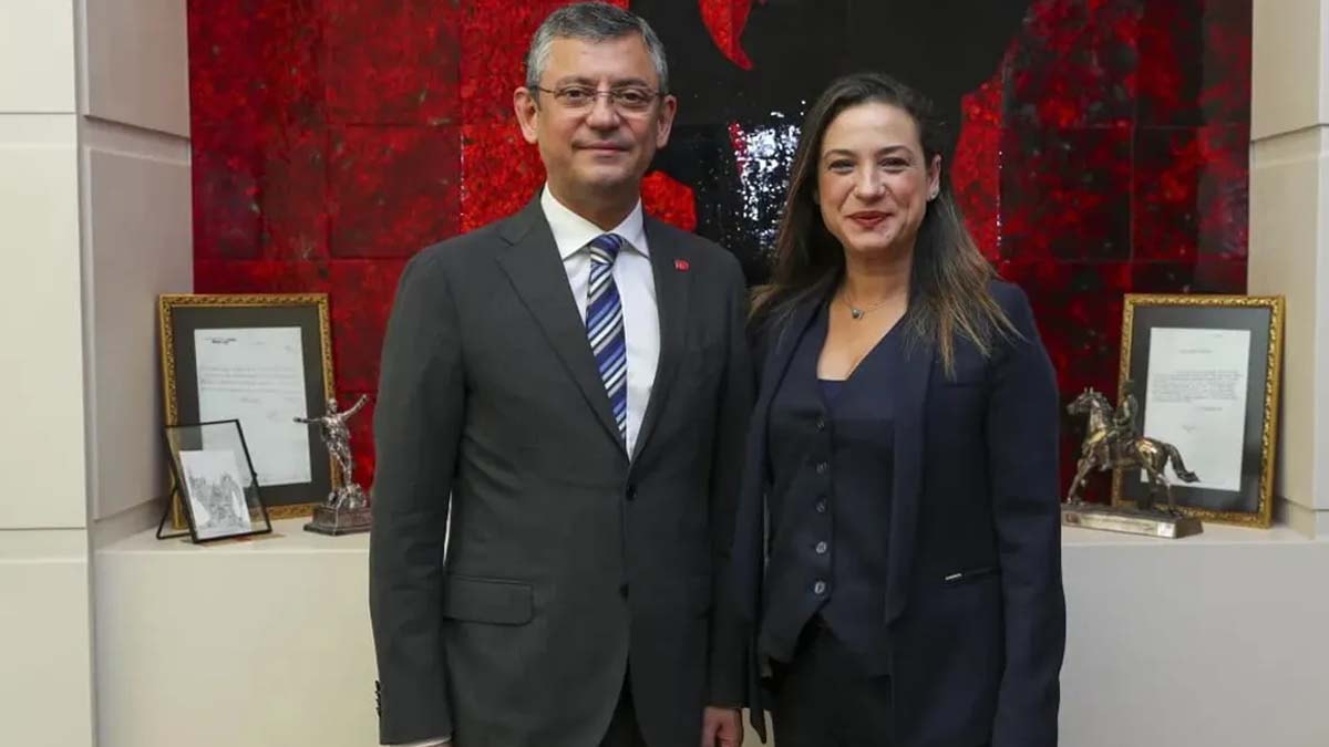 Özgür Özel'in açıklamasının ardından bir CHP'li belediye başkanı daha istifa etti