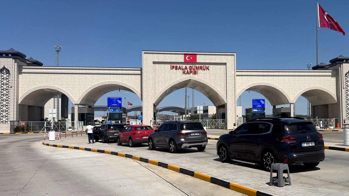 Yunanistan'a açılan sınır kapılarında giriş ve çıkışlar durmuştu... Bakanlıktan açıklama geldi