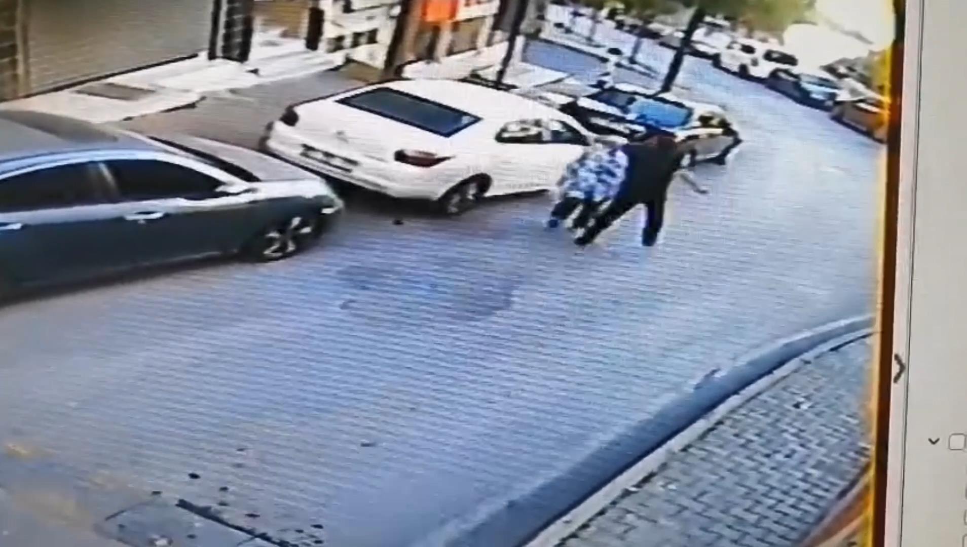 Şişli'de sokakta dehşet anları! Yolda yürüyen kadına yumruk atıp kaçtı