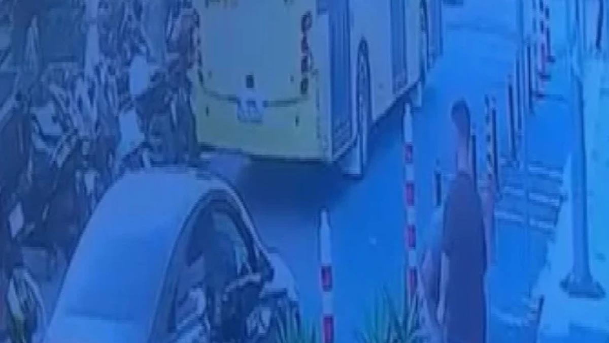 Şişli'de özel halk otobüsü yayaya çarptı