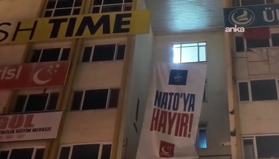 Hem pankartları indirildi hem ceza kesildi