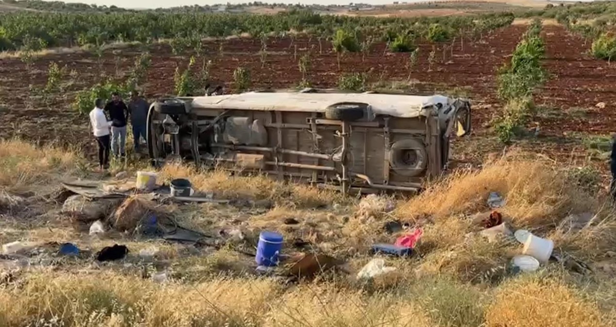 Şanlıurfa'da tarım işçilerini taşıyan minibüs devrildi: 22 kişi yaralandı