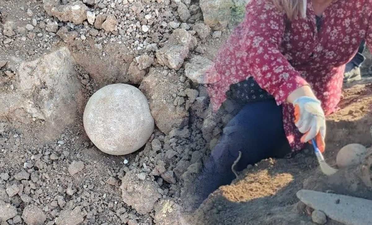 Hiçbir benzeri bulunmayan Greyfurt büyüklüğünde taş küre buldular: 2 teori üzerinde duruyorlar
