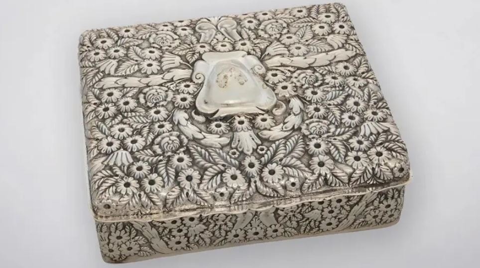 100 yıl önce tavan arasında unutmuşlardı: Şimdi açık artırmayla satılacak