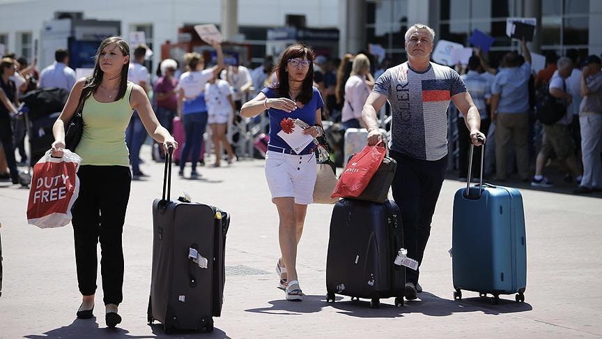 Hiçbiri bunu beklemiyordu: Yüzbinlerce Rus turist Türkiye'de mağdur kaldı