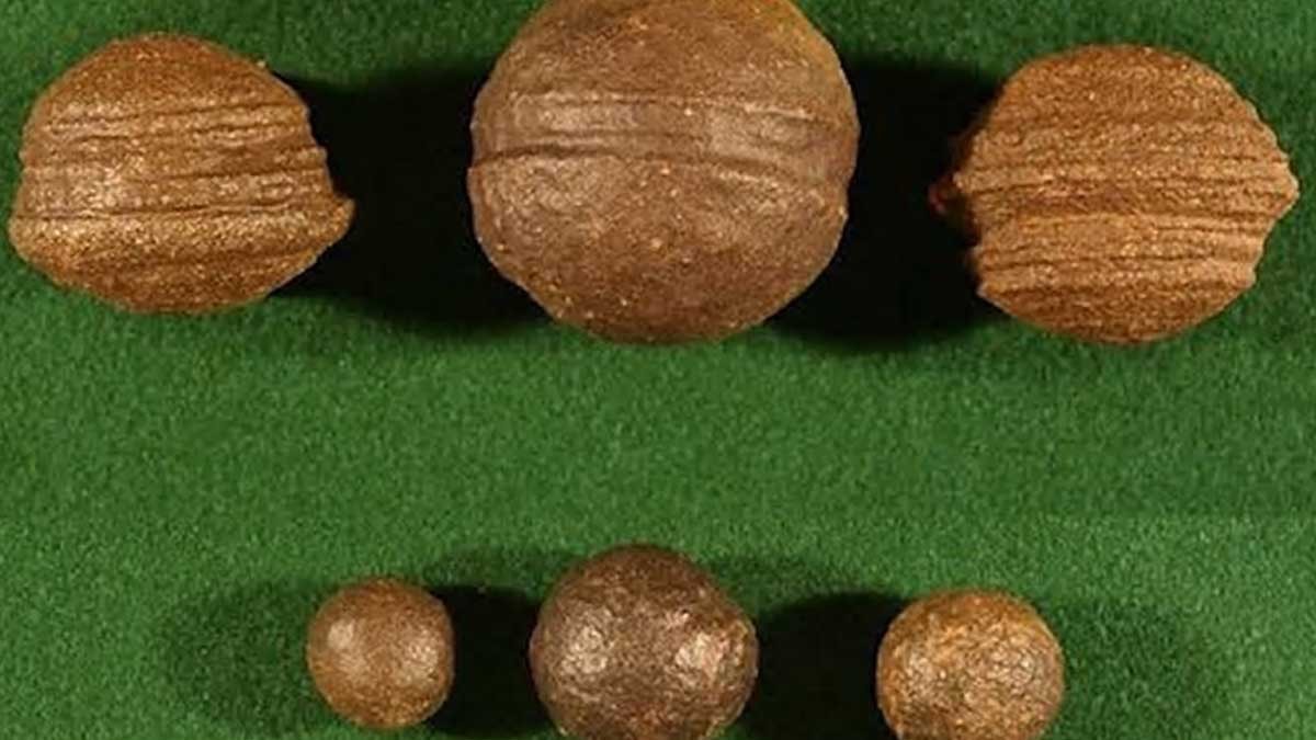 Yıllardır irili ufaklı top top metalik küreler çıkarıyorlar 