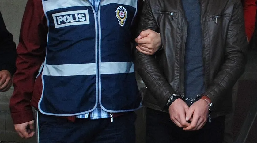 İstanbul'da "Dubai'de ticaret" vaadiyle dolandırıcılık yapan 3 şüpheli tutuklandı