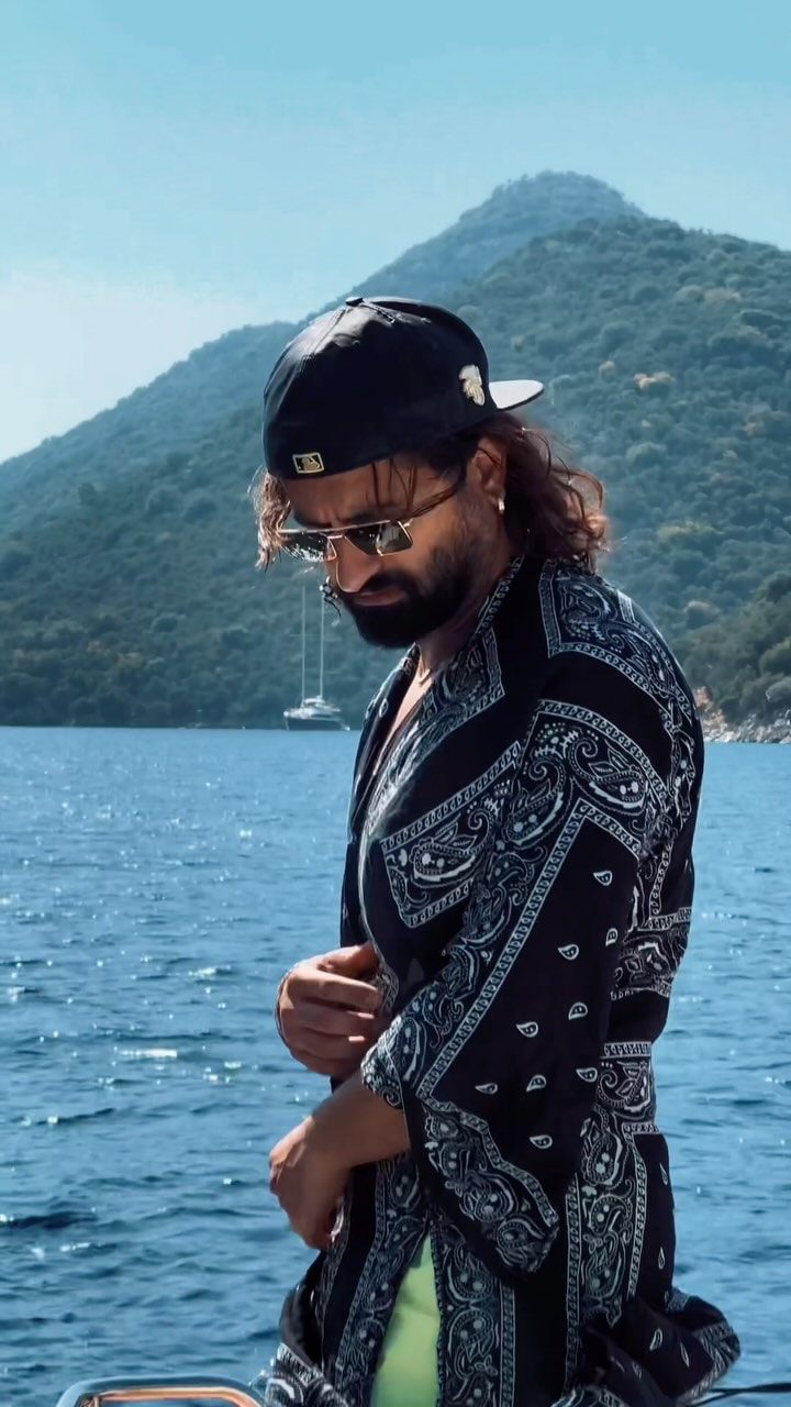KORAY AVCI TEKNEDE YAŞIYOR