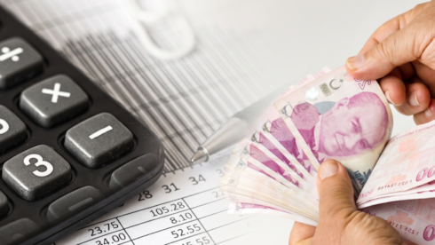 Vergi, SGK, trafik borçlarını yapılandırmak için son başvuru tarihi yaklaşıyorKamuya borcu bulunan milyonlarca vatandaş için yapılandırma sürecinde son başvuru tarihi 31 Ağustos 2026 olarak belirlendi. Vergi dairelerine, SGK'ya, trafik idari para cezalarına ve öğrenim kredilerine ilişkin borçlar düz