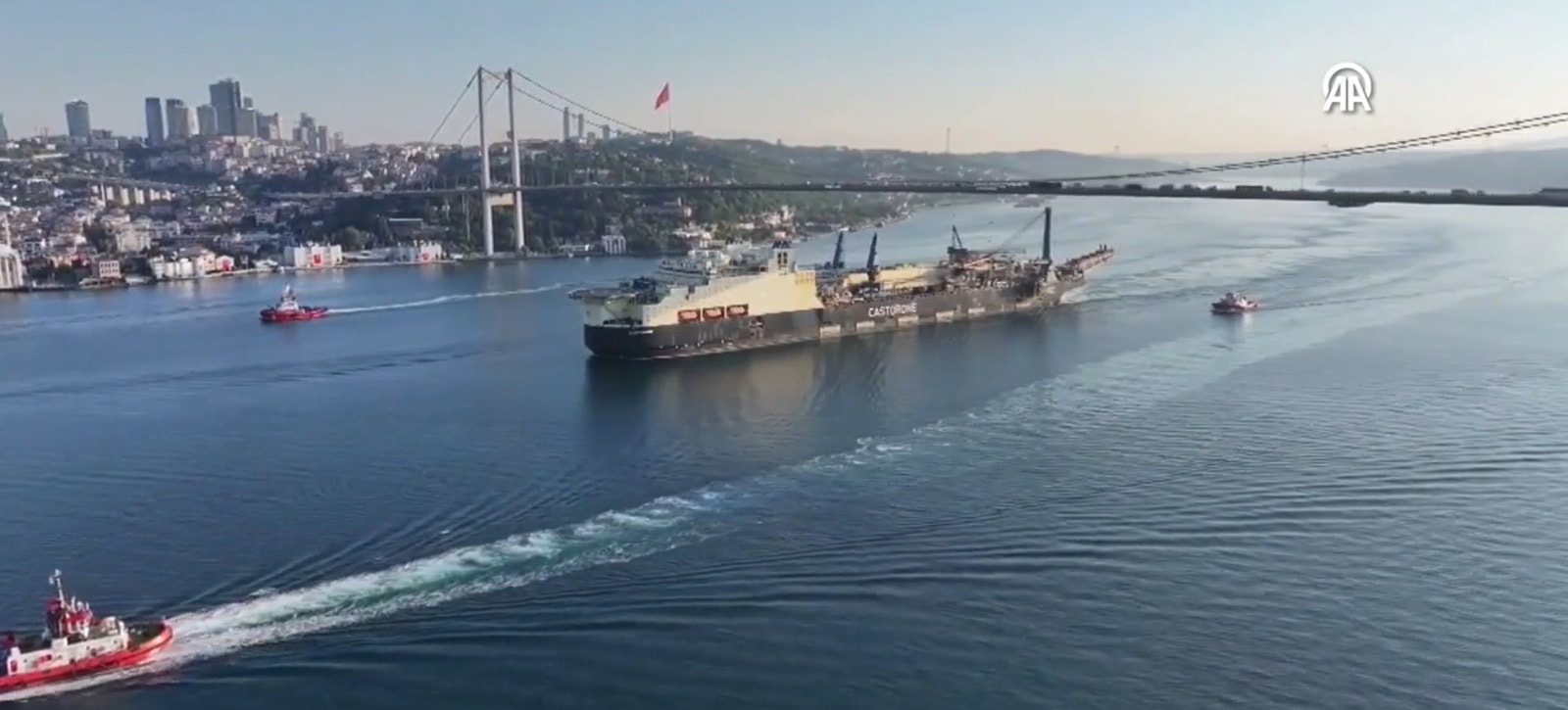 325 metrelik 'Castorone' alarmı: İstanbul Boğazı'ndan geçti