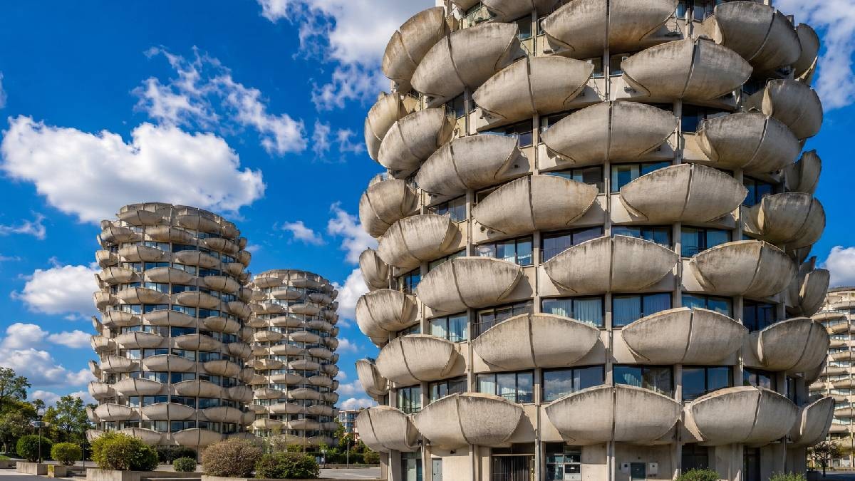 Evlere balkon yerine beton yaprak yaptılar