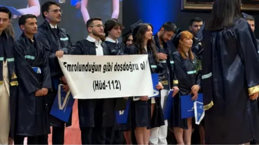 Yeditepe Üniversitesi'nden 'ayet pankartı' iddialarına yanıt