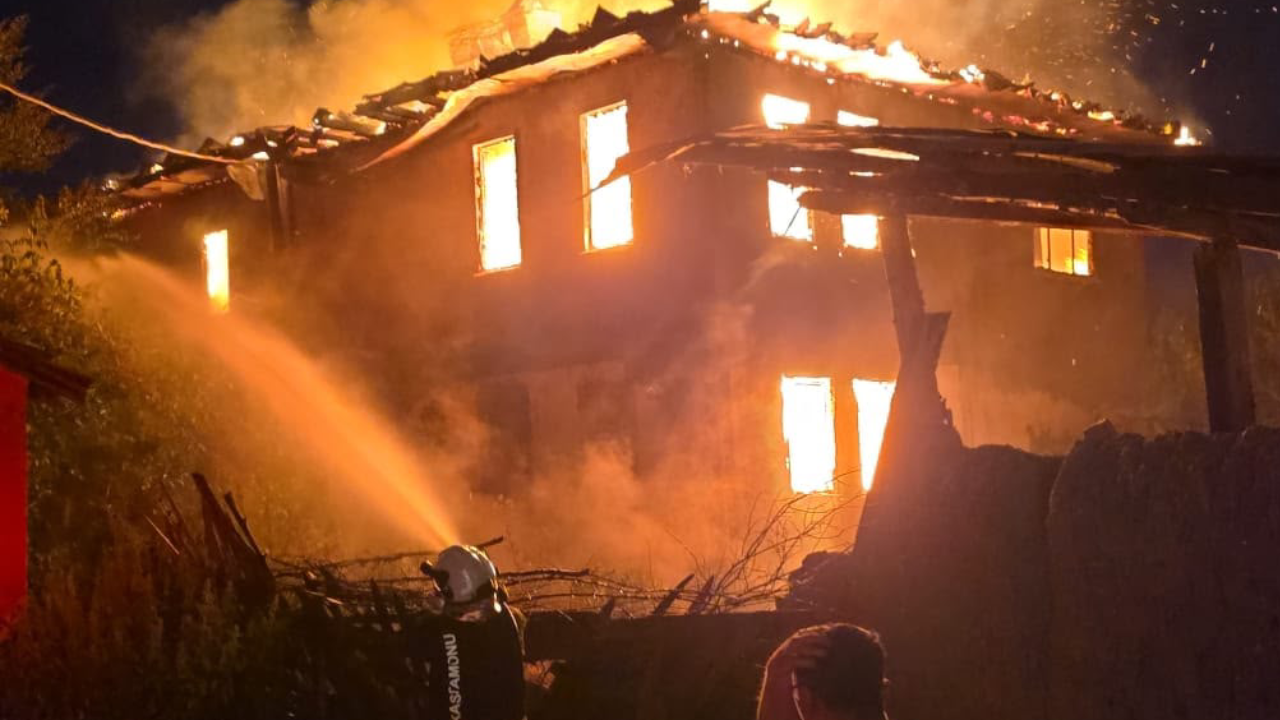 Kastamonu'da yangın: Engelli vatandaşın evi kül oldu