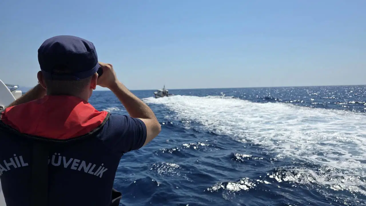 Marmaris'te göçmenleri taşıyan tekne battı: Ölü ve kayıplar var