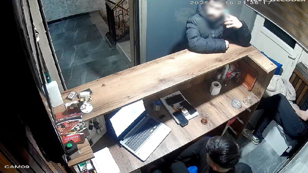 100 milyon lira dolandırdılar; tatlı ikram edip, telefon hediye ettiler