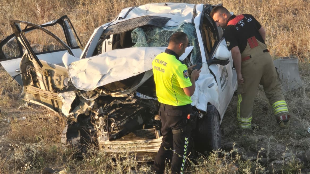 Şırnak'ta feci kaza! Otomobil tarlaya uçtu! 3 kişiden biri öldü