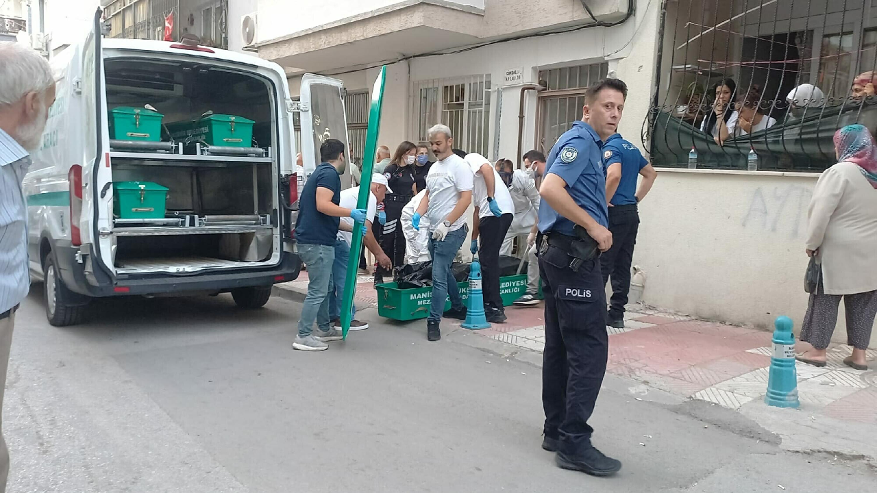 İki gün kardeşinin cesediyle yaşamış