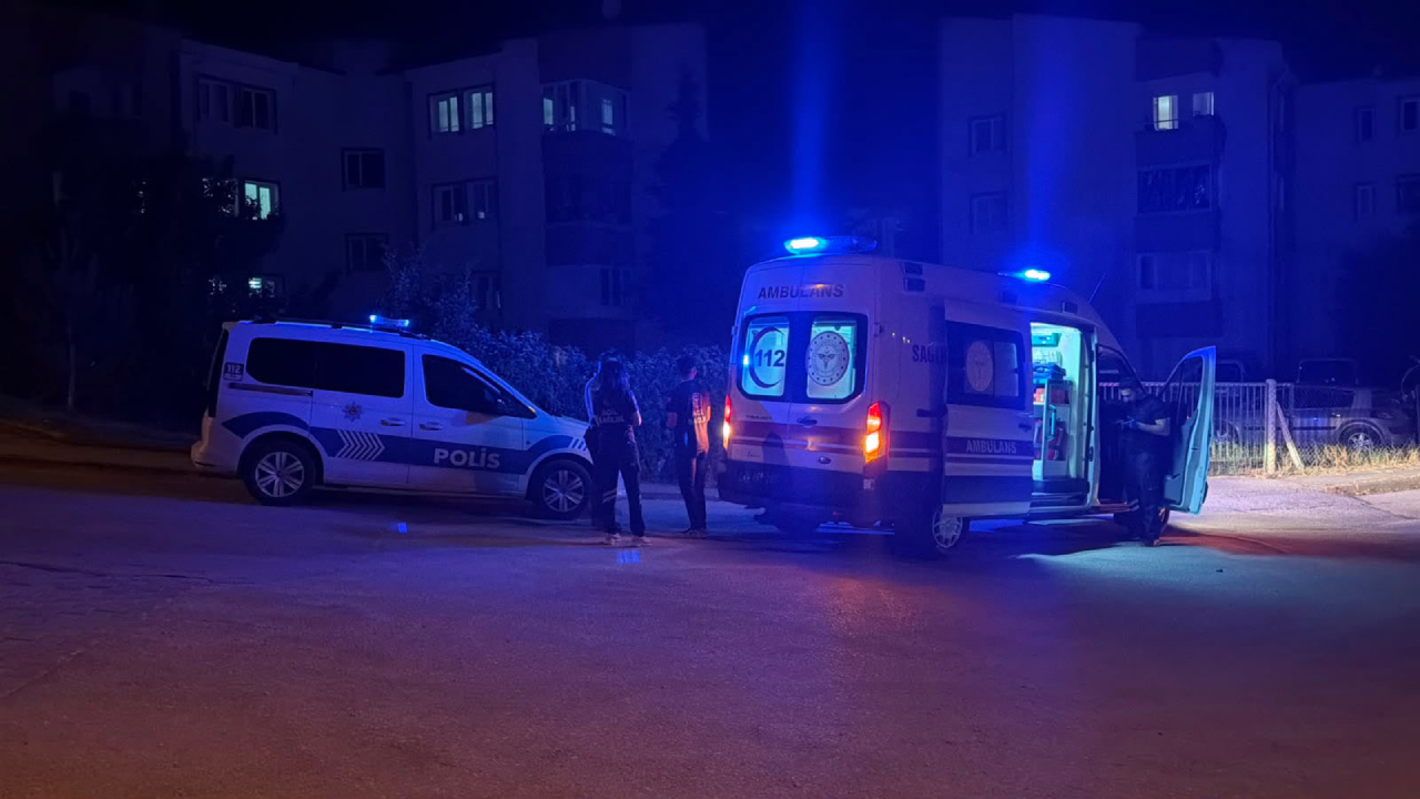 Sahte plakalı otomobille çarparken bekçiye çarptı