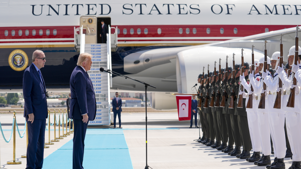 Trump'tan muhafız alayını Türkçe selamladı!
