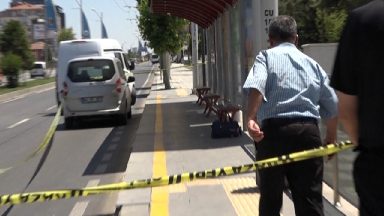Durakta çanta paniği: Patlatılmak üzereyken sahibi koşarak geldi