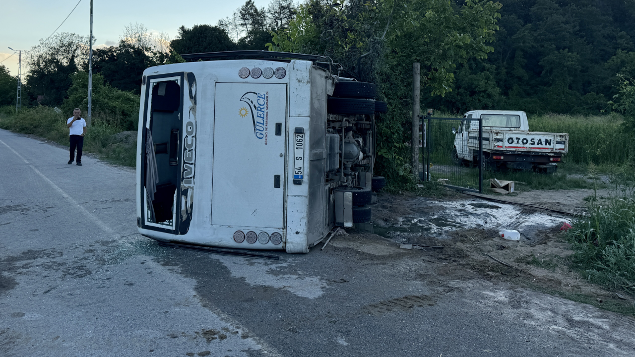 akarya'da 13 kişinin yaralandığı trafik kazası araç kamerasında
