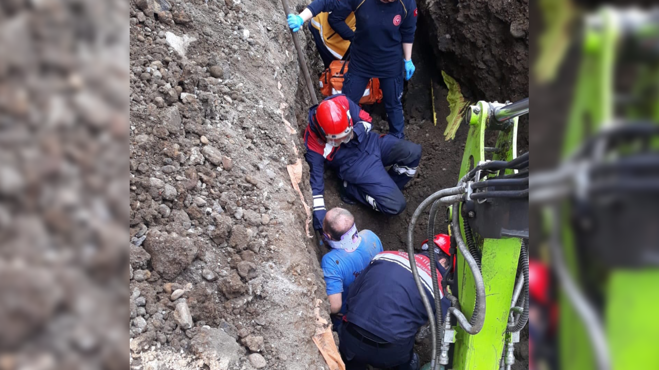 Trabzon'da altyapı inşaatında hareketli dakikalar: Göçük altında kalan işçi kurtarıldı