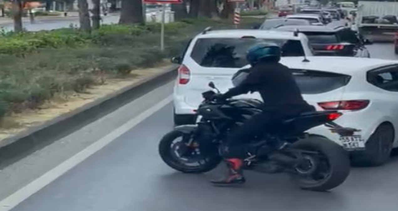 Motosiklet sürücüsü, vakaya giden itfaiye aracına yolu açtı - Sözcü Gazetesi